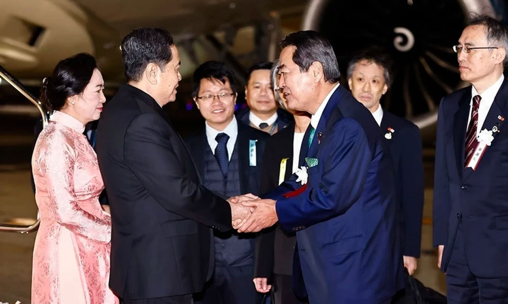 Top legislator starts official visit to Japan